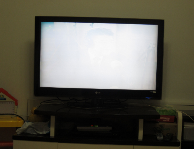 液晶电视白屏
